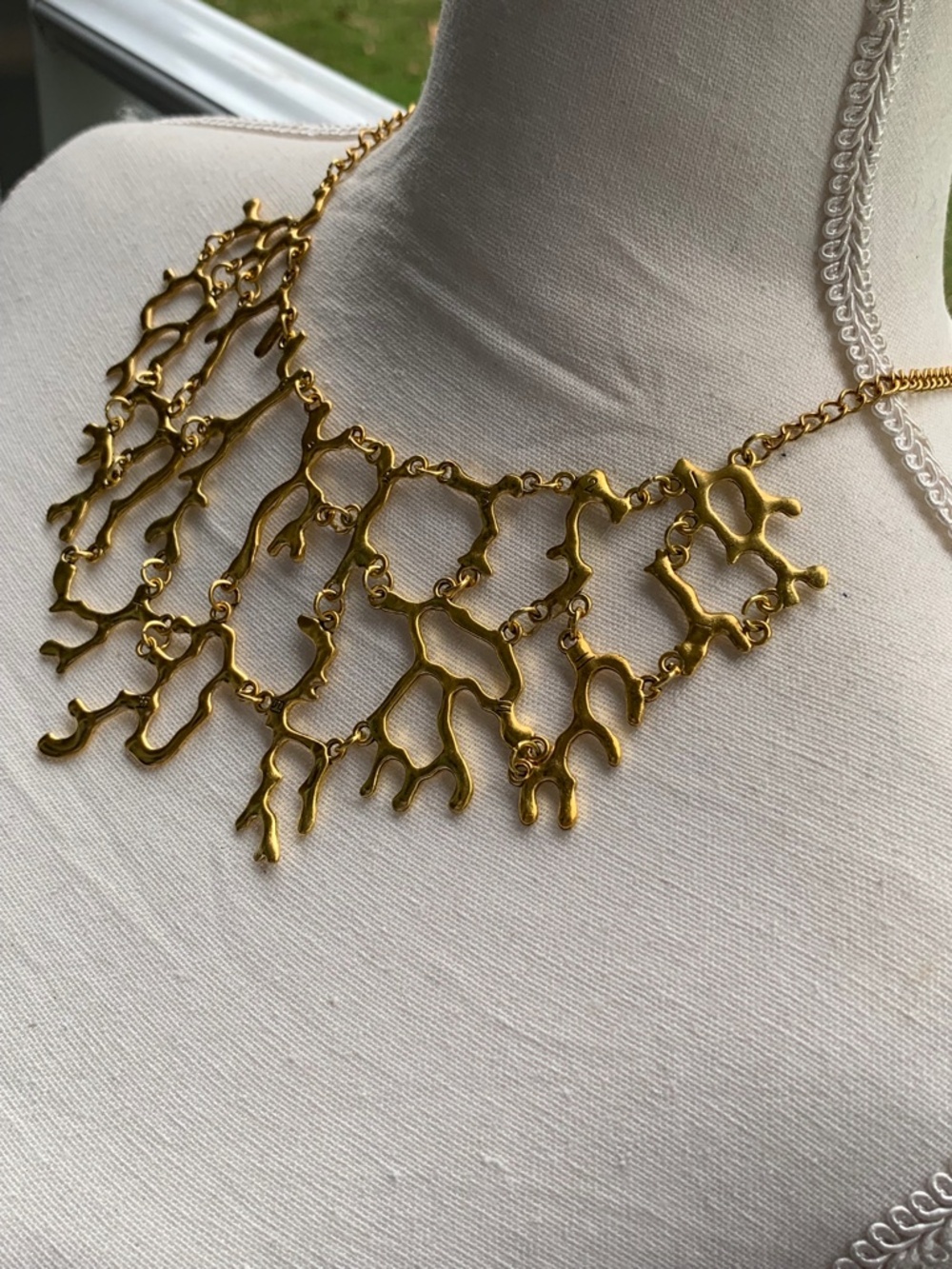 Trendy Chunky Necklace Statement Jewelry Designer Inspired Bold Fashion Piece - Picture 4 of 8